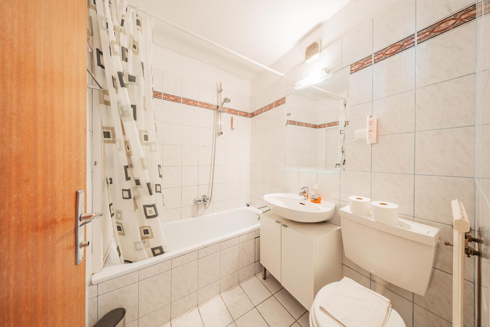 Апартаменты Studio Next To Karlsplatz/Karlskirche Вена Экстерьер фото